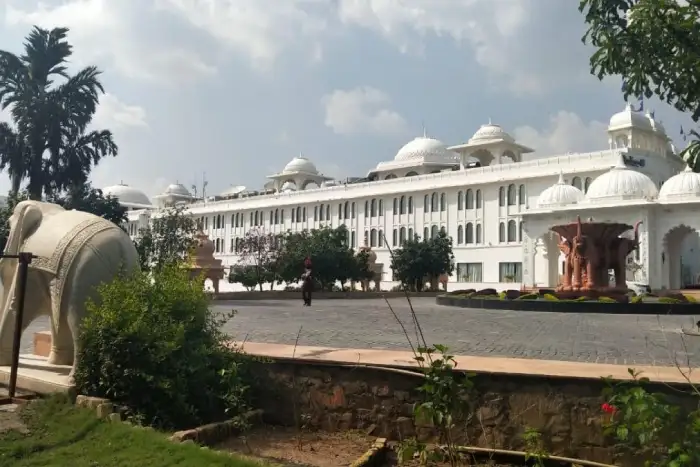 Five-star hotel luxury lobby training